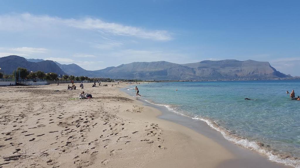 Airport Home & Bringo Car Rental Карини Экстерьер фото